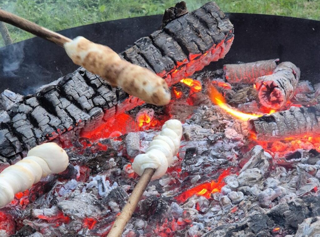 Auf den Spuren der Wildkräuter – gemeinsam mit dem Haus Sonnentau 5 Stockbrot mit Wildkräuter